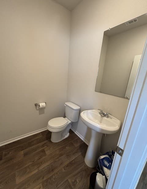 rental at 6442  Greensleeves in San Antonio, TX — photo 5