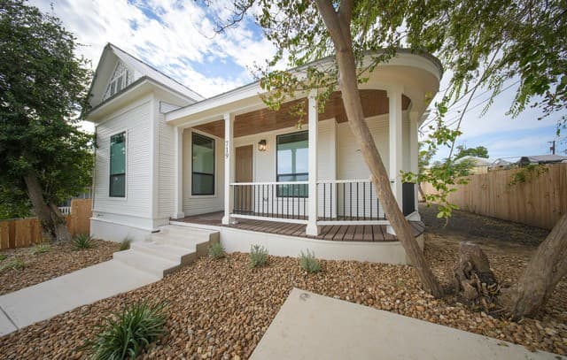 rental at 719  Dakota St in San Antonio, TX — photo 3