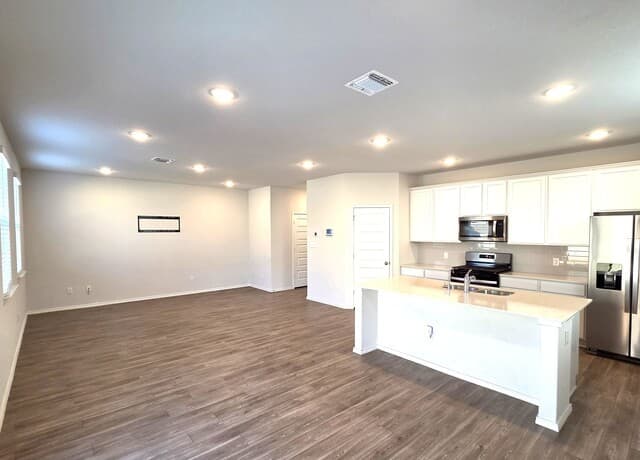 rental at 13163  Bay Point Way in St Hedwig, TX — photo 3