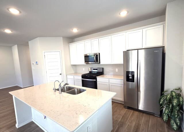 rental at 13163  Bay Point Way in St Hedwig, TX — photo 4
