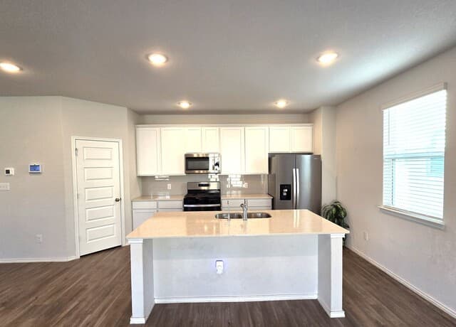 rental at 13163  Bay Point Way in St Hedwig, TX — photo 5