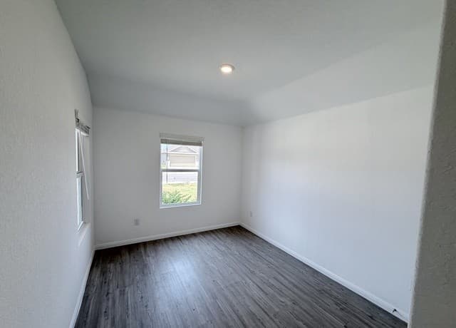 rental at 750  Haas Way in San Antonio, TX — photo 4