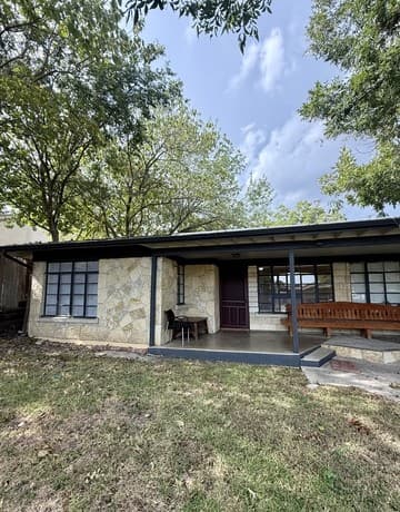 rental at 215  Deerwood Dr in San Antonio, TX — photo 2