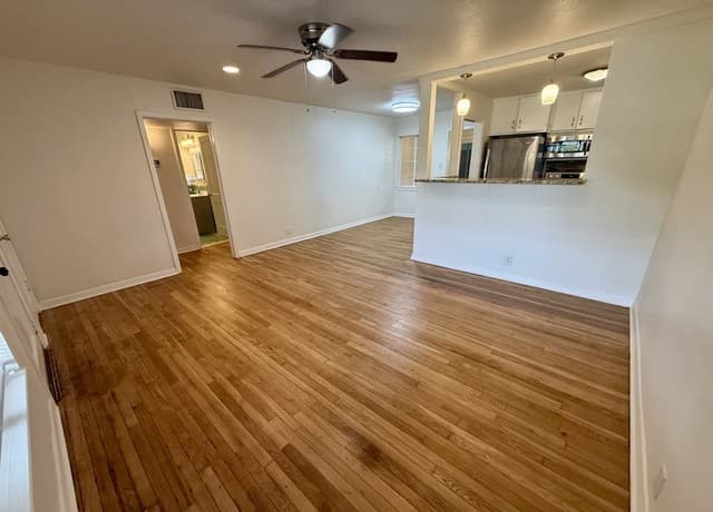 rental at 215  Deerwood Dr in San Antonio, TX — photo 3