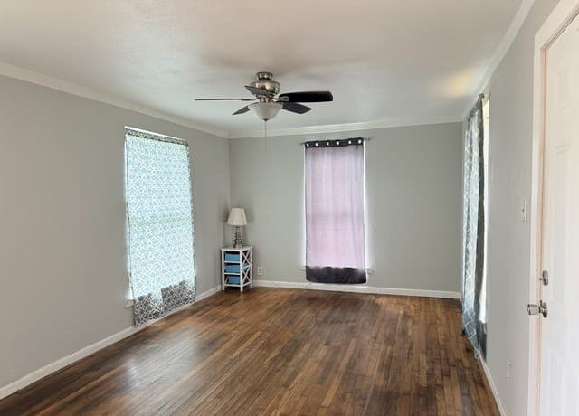 rental at 806  Lee Hall in San Antonio, TX — photo 3