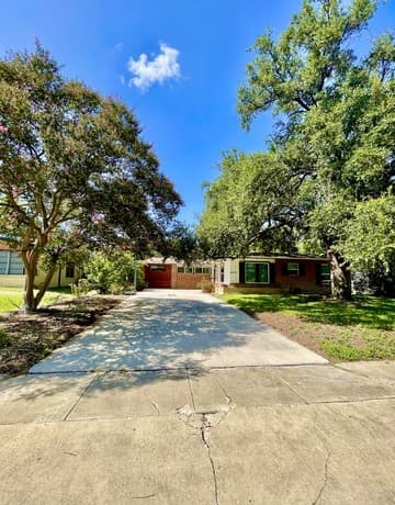 rental at 403  Marquis Ln in San Antonio, TX — photo 1