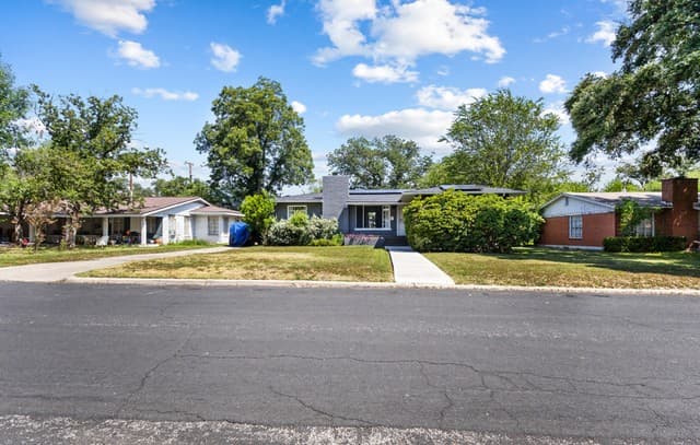 rental at 163  Cromwell Dr in San Antonio, TX — photo 2