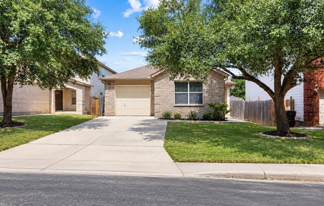 rental at 10015  Bermuda Palm in San Antonio, TX — photo 1