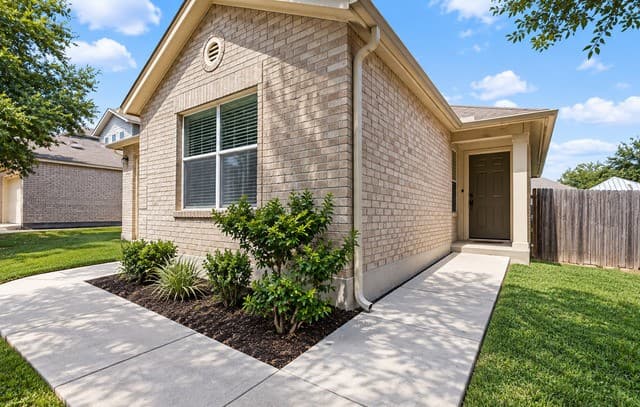 rental at 10015  Bermuda Palm in San Antonio, TX — photo 2