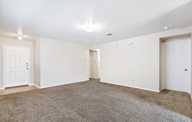 rental at 10015  Bermuda Palm in San Antonio, TX — photo 5