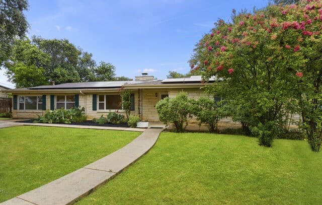 rental at 117  Bryker Dr in Terrell Hills, TX — photo 2