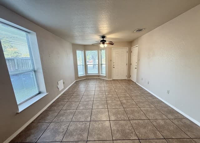 rental at 306  Oelkers Dr in New Braunfels, TX — photo 2