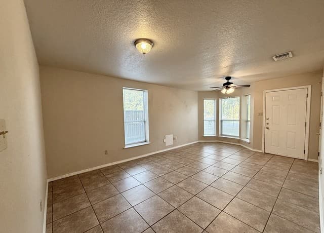 rental at 306  Oelkers Dr in New Braunfels, TX — photo 4