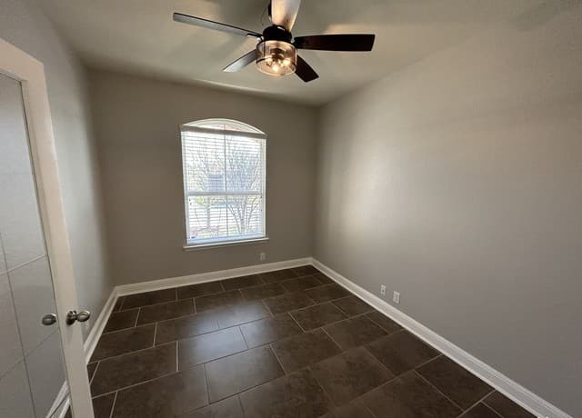 rental at 655  Sea Eagle in San Antonio, TX — photo 5