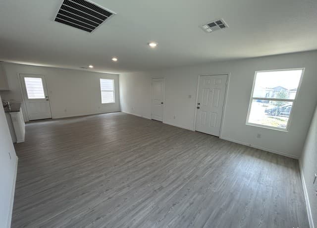 rental at 9947  Leeds Wheel in San Antonio, TX — photo 4