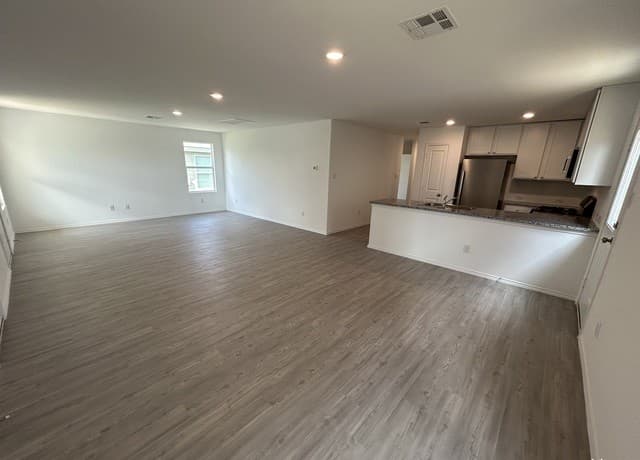 rental at 9947  Leeds Wheel in San Antonio, TX — photo 5
