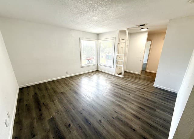rental at 307  Hartline in San Antonio, TX — photo 1