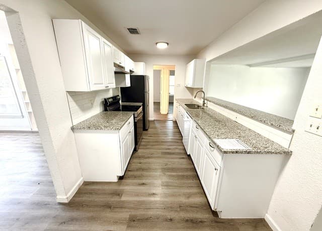 rental at 307  Hartline in San Antonio, TX — photo 3
