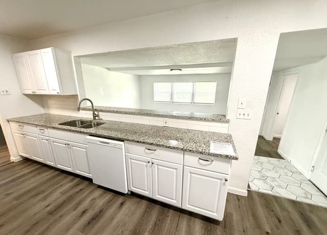 rental at 307  Hartline in San Antonio, TX — photo 4