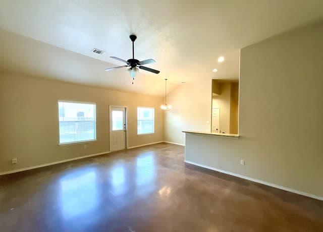 rental at 2575 Pahmeyer Road in New Braunfels TX