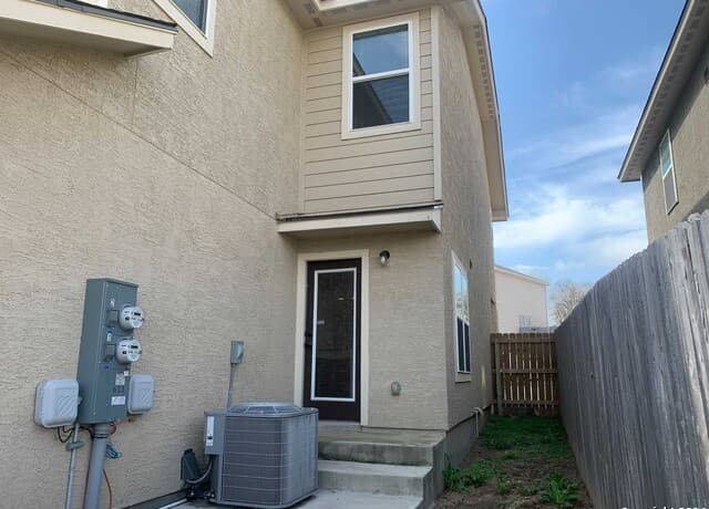 rental at 622  Meadow Arbor Ln Unit 2 in Universal City, TX — photo 2