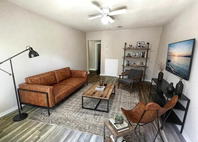 rental at 617 S Palmetto Ave Unit 2 in San Antonio, TX — photo 1