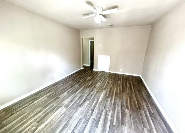 rental at 617 S Palmetto Ave Unit 2 in San Antonio, TX — photo 2