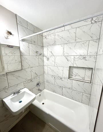 rental at 643 W Summit Ave Unit 12 in San Antonio, TX — photo 3