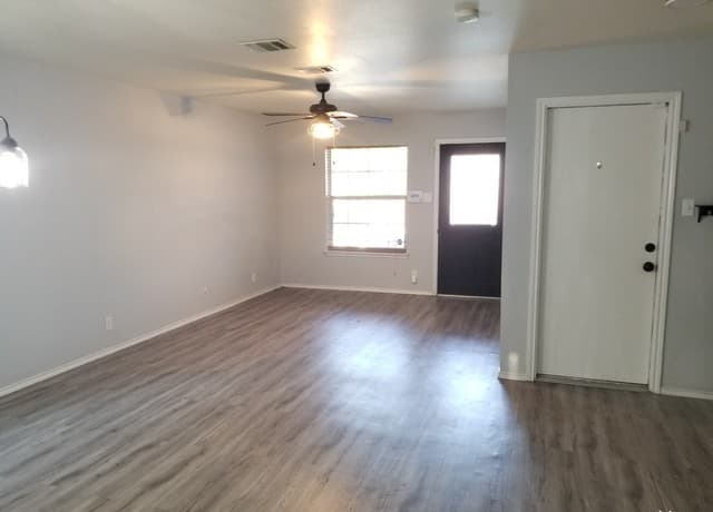 rental at 8531  Shaenfield Pl in San Antonio, TX — photo 3