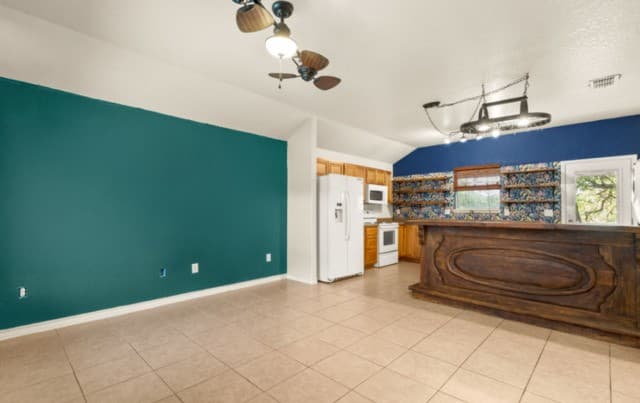 rental at 323  Lexington Pass in Canyon Lake, TX — photo 2