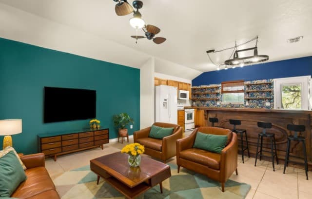 rental at 323  Lexington Pass in Canyon Lake, TX — photo 3