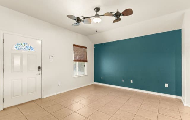 rental at 323  Lexington Pass in Canyon Lake, TX — photo 5