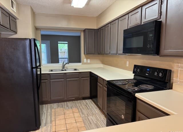 rental at 4903  Ali Ave Unit 2 in San Antonio, TX — photo 3