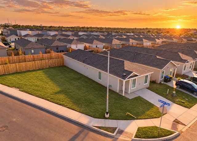 rental at 6602 Coquina Cv in Elmendorf TX