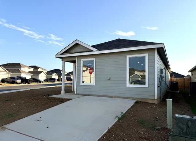 rental at 6602  Coquina Cv in Elmendorf, TX — photo 4