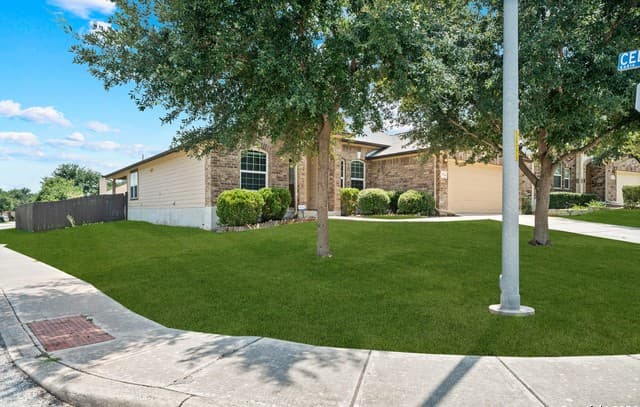 rental at 7234  Glen Ellen Bay in San Antonio, TX — photo 2