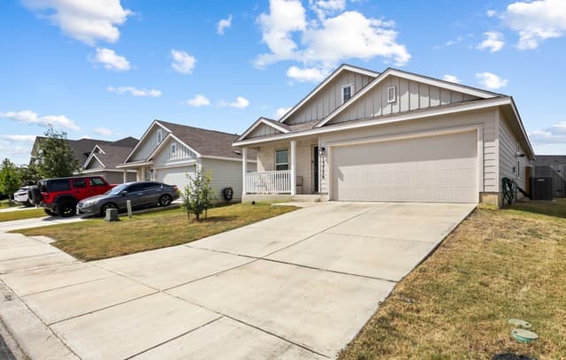rental at 13726  Locklear Way in San Antonio, TX — photo 2