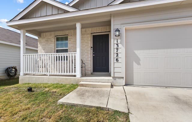rental at 13726  Locklear Way in San Antonio, TX — photo 3