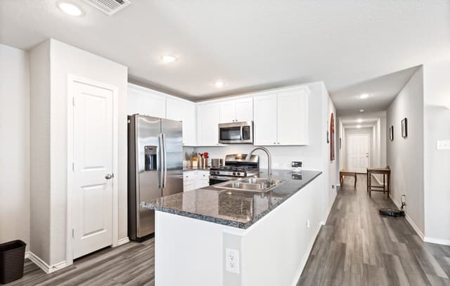 rental at 13726  Locklear Way in San Antonio, TX — photo 5
