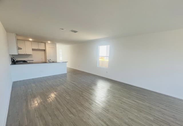 rental at 8911  Sumners Wise in Converse, TX — photo 3