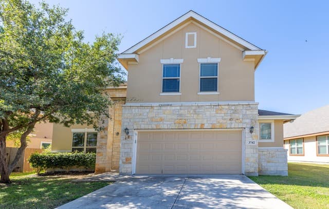 rental at 3742  Ox-eye Daisy in San Antonio, TX — photo 2