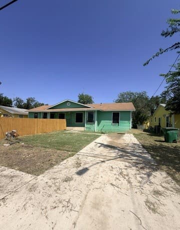 rental at 323  Aldama Unit 1 in San Antonio, TX — photo 1