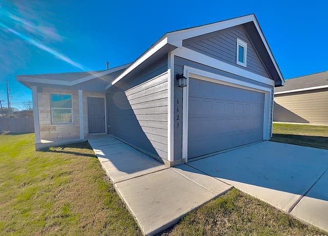 rental at 6623  Whirling Path in San Antonio, TX — photo 3