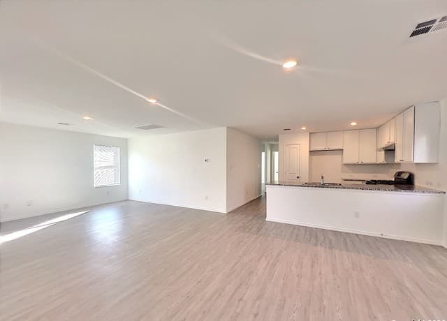 rental at 6623  Whirling Path in San Antonio, TX — photo 4