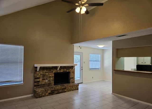 rental at 14208  Indian Woods in San Antonio, TX — photo 5