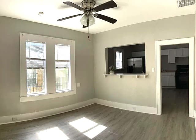rental at 433 W Rosewood Ave Unit 1 in San Antonio, TX — photo 3
