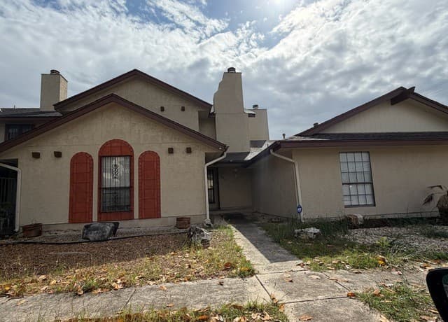rental at 5802  Royal Bend in San Antonio, TX — photo 1
