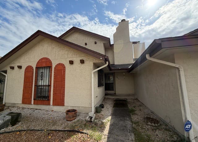 rental at 5802  Royal Bend in San Antonio, TX — photo 3