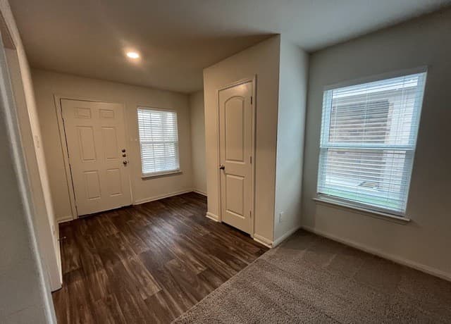 rental at 708  Shoal Creek in New Braunfels, TX — photo 2