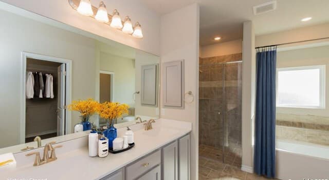 rental at 120  Grand View in Floresville, TX — photo 5